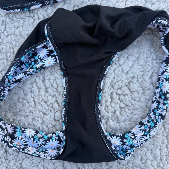 Roxy printed Blue and White Bikini Set size small - Picture 10 of 11